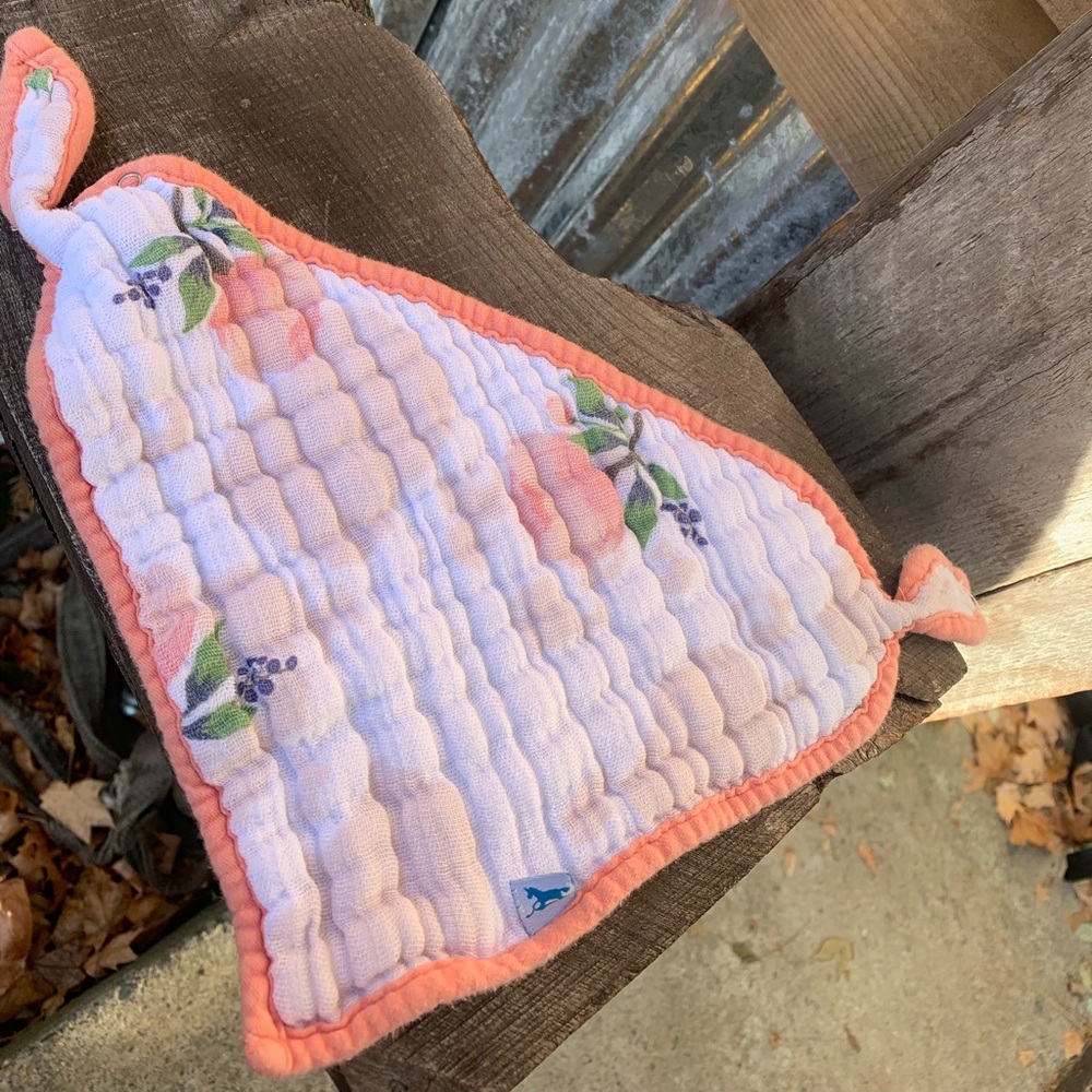 🌴! Baby GAP beanie hat and baby bib! - Picture 4 of 5